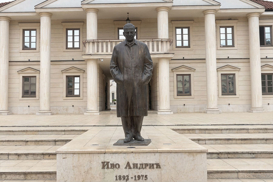 andricgrad-statue